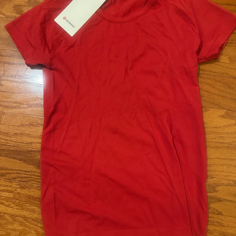 lululemon athletica Bold Scarlet Short Sleeve Tee